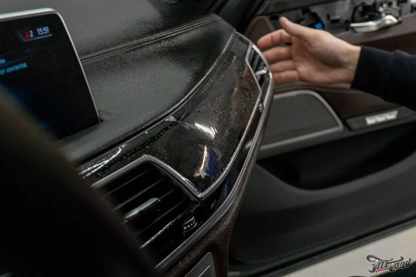 Оклейка BMW 7 в матовый винил и полиуретан. Антихром, окрас дисков и суппортов. Детейлинг